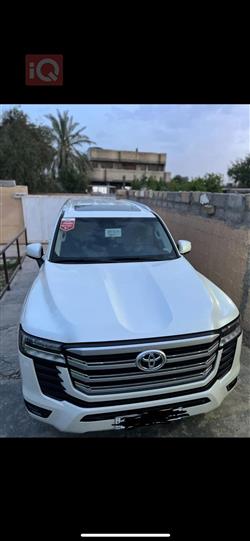 تۆیۆتا لاند کروزەر